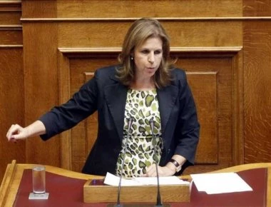 Εύη Χριστοφιλοπούλου: «Πάτε να συγκαλύψετε και να σπιλώσετε τους πολιτικούς σας αντιπάλους»